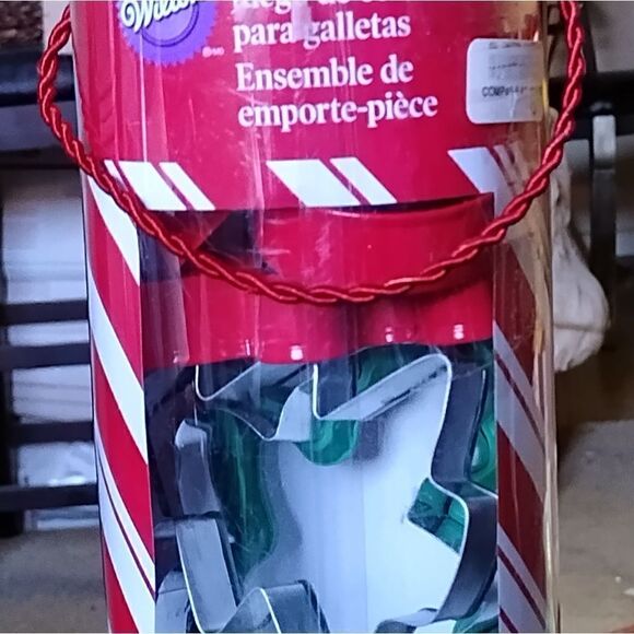 WILTON Christmas COOKIE CUTTERS Set of 10 . RED METAL in Tube - Picture 5 of 7